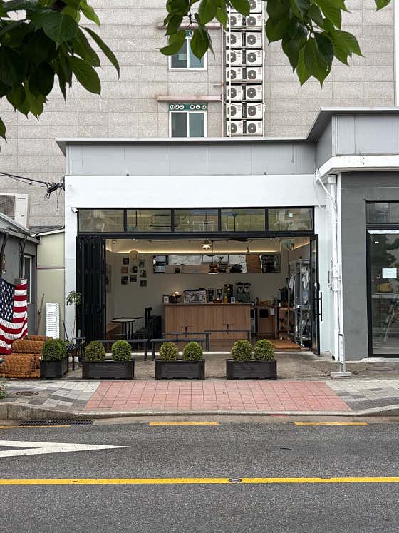 아웃트랙 커피 앤 바 · 네이버 지도·플레이스 9