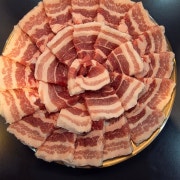 두툼삼겹살 180g 메뉴 사진(네이버)