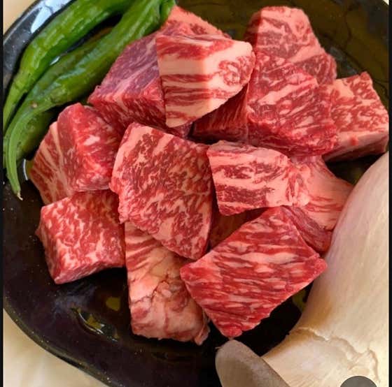 깍둑한우(부채,채끝살)100g 메뉴 사진(네이버)