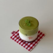 말차딸기라떼 메뉴 사진(네이버)