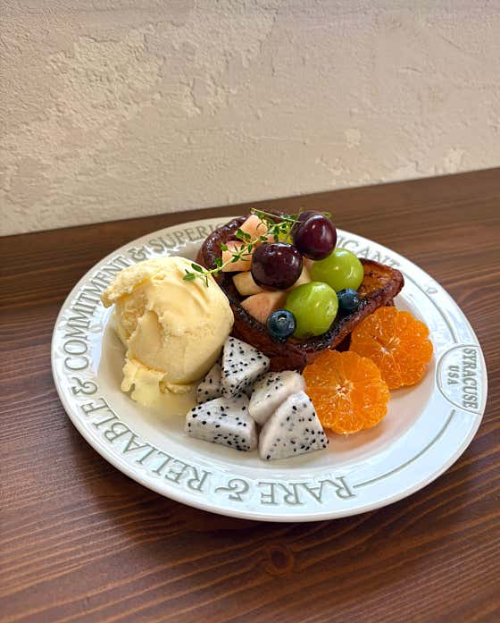 브리오슈 프렌치 토스트 w/과일 메뉴 사진(네이버)