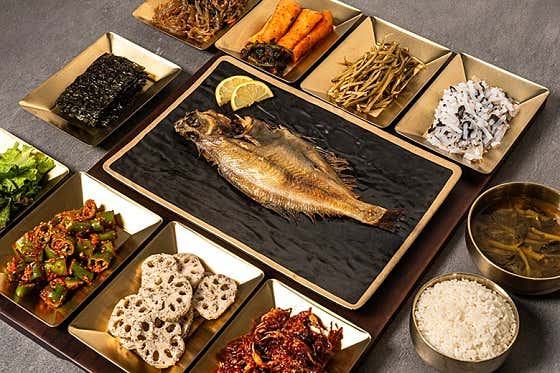 바다를 품은 화덕 가자미 한상 메뉴 사진(네이버)
