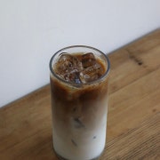 브라운 캔디 라떼 메뉴 사진(네이버)