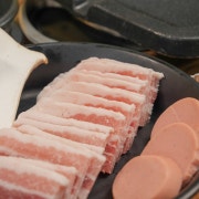 국내산 냉삼겹 (100g) 메뉴 사진(네이버)