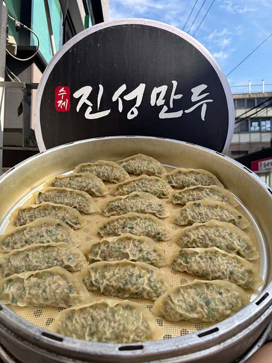 피가 얇은 고기왕만두 4개 메뉴 사진(네이버)