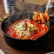 "매운"무뼈닭발 메뉴 사진(네이버)