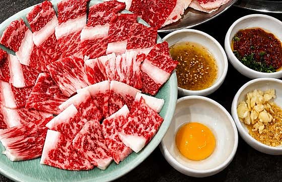 1++생차돌 사시미(200g) 메뉴 사진(네이버)
