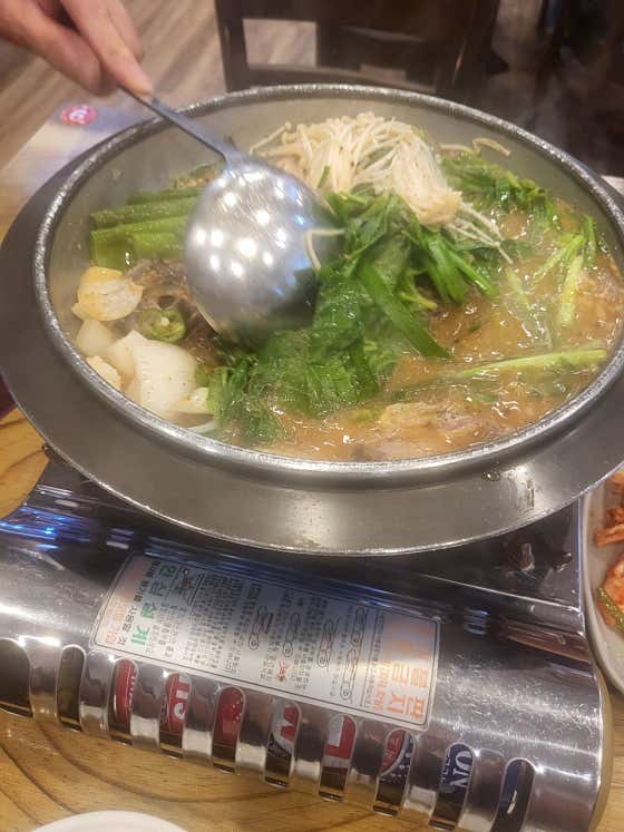 뽕잎 염소갈비전골(1인분) 2인이상 메뉴 사진(네이버)