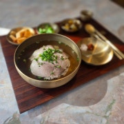 지리산흑돼지곰탕(보통) 메뉴 사진(네이버)