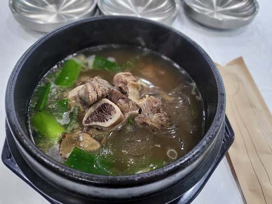 능이버섯 약초갈비탕 메뉴 사진(네이버)