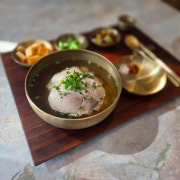 지리산흑돼지곰탕(특) 메뉴 사진(네이버)