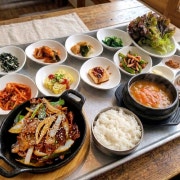 [점심특선] 매콤 불향 제육볶음 세트 메뉴 사진(네이버)