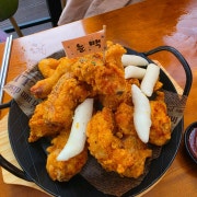 먹고환장하는 1일 10마리 한정 치킨 메뉴 사진(네이버)