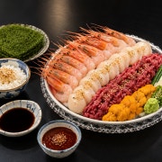 우니,단새우,관자,육회 사합 메뉴 사진(네이버)