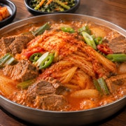 묵은지사태찌개 메뉴 사진(네이버)