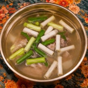 다복 닭 한 마리+묵은 지+ 칼국수 메뉴 사진(네이버)