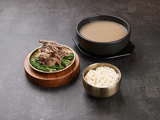 [담백한 뽀얀국물] 한방 흑염소 진국 메뉴 사진(네이버)