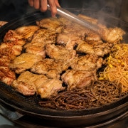 솥뚜껑닭다리구이 메뉴 사진(네이버)