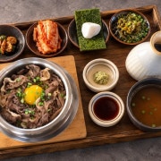 한우 차돌솥밥 1인정식 메뉴 사진(네이버)