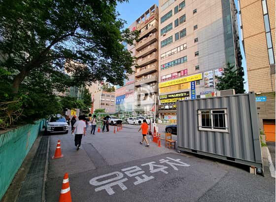 역곡역1번출구 주차장
