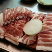 국내산 생삼겹살1인분(200g) 메뉴 사진(네이버)