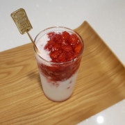 수제청 딸기라떼(ice) 메뉴 사진(네이버)