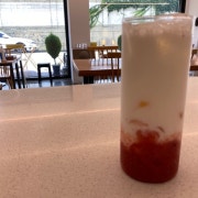 딸기라떼 메뉴 사진(네이버)