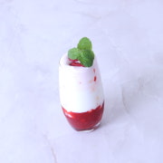 딸기라떼 only ice 메뉴 사진(네이버)