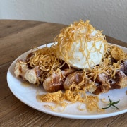 크로플 (아이스크림과 브라운치즈) 메뉴 사진(네이버)