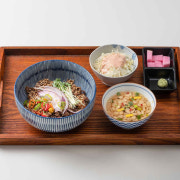 우삼겹 덮밥 메뉴 사진(네이버)