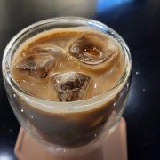 수제바닐라빈라떼 메뉴 사진(네이버)