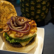 Hawaiian Burger_하와이안 메뉴 사진(네이버)