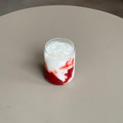 딸기 라떼 메뉴 사진(네이버)