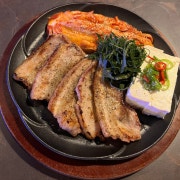 철판통삼겹삼합 메뉴 사진(네이버)
