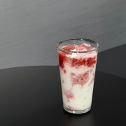 딸기라떼 메뉴 사진(네이버)