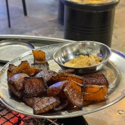 돼지껍데기 100g 메뉴 사진(네이버)
