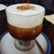 아인슈페너(HOT/ICE) 메뉴 사진(네이버)