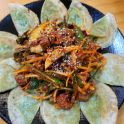 골벵이무침+납작만두 메뉴 사진(네이버)
