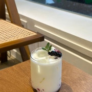 블루베리그릭라떼 메뉴 사진(네이버)