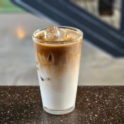 바닐라카페라떼(hot/ice) 메뉴 사진(네이버)