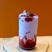 Violet딸기라떼(시즌) 메뉴 사진(네이버)