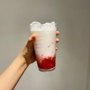 리얼딸기라떼 메뉴 사진(네이버)