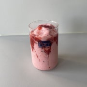 딸기 요거트 스무디 메뉴 사진(네이버)