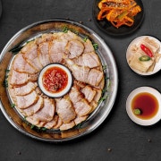 꽃삼겹수육+오징어무침 메뉴 사진(네이버)