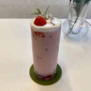 <시즌> 딸기라떼 (Only Ice) 메뉴 사진(네이버)
