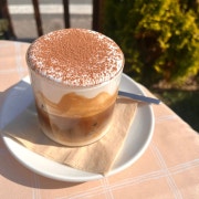 아인슈페너라떼(ICED) 메뉴 사진(네이버)