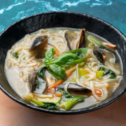 바질 해물 칼국수 메뉴 사진(네이버)