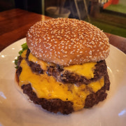 더블치즈버거 메뉴 사진(네이버)