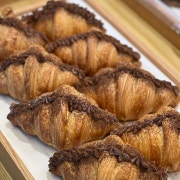 발로나 초코크림 크로와상 메뉴 사진(네이버)