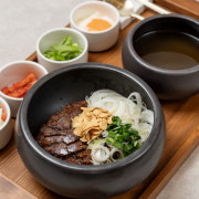 간장 아롱사태덥밥 메뉴 사진(네이버)